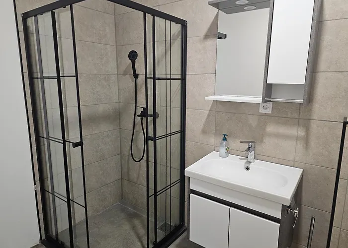 Naehe Geilenkirchen, Heinberg Und Uebach Palenberg 90qm Fuer 6 Personen 아파트